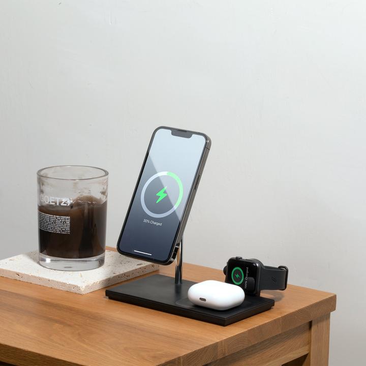 Actual product image Native Union Magsafe Wireless Charger black (15 W)