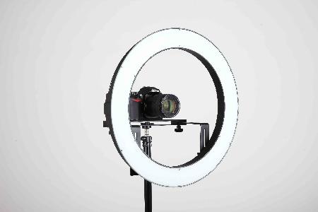 Produktbild Falcon Eyes Bi-Color LED Ringlampe Dimmbar DVR-512DVC auf 230V (Stableuchte)