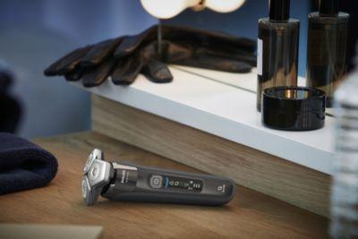 Actual product image Philips Shaver Series 8000 S8697/35 Wet & Dry electric shaver