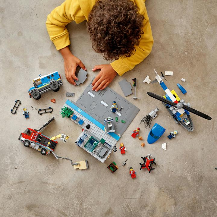 Actual product image LEGO Bank robbery with car chase (60317, LEGO City)