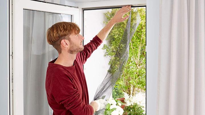 Produktbild tesa Insektenschutz COMFORT für Fenster, mit Klettband, selbstklebend, ohne Bohren (120 x 240 cm)
