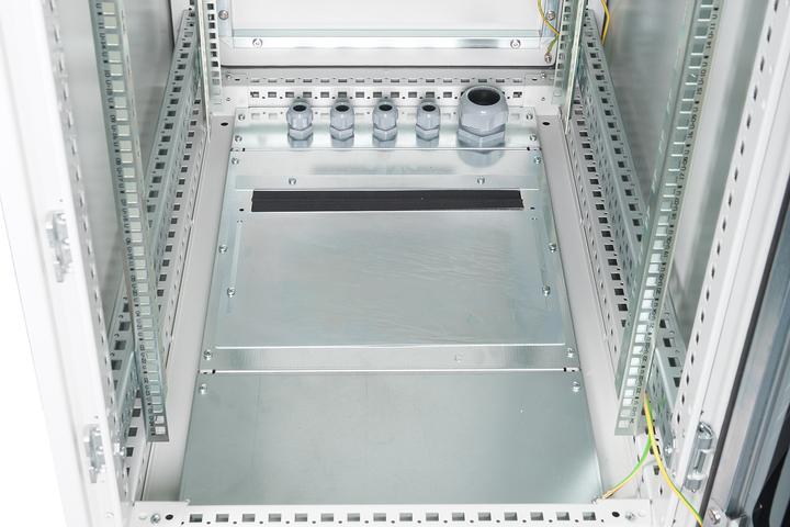 Immagine prodotto Digitus Armadio di rete 24U per interni IP55 1300x600x800mm porta in vetro temperato inclusa base Grigio (24 HE, Rack da 19 pollici)