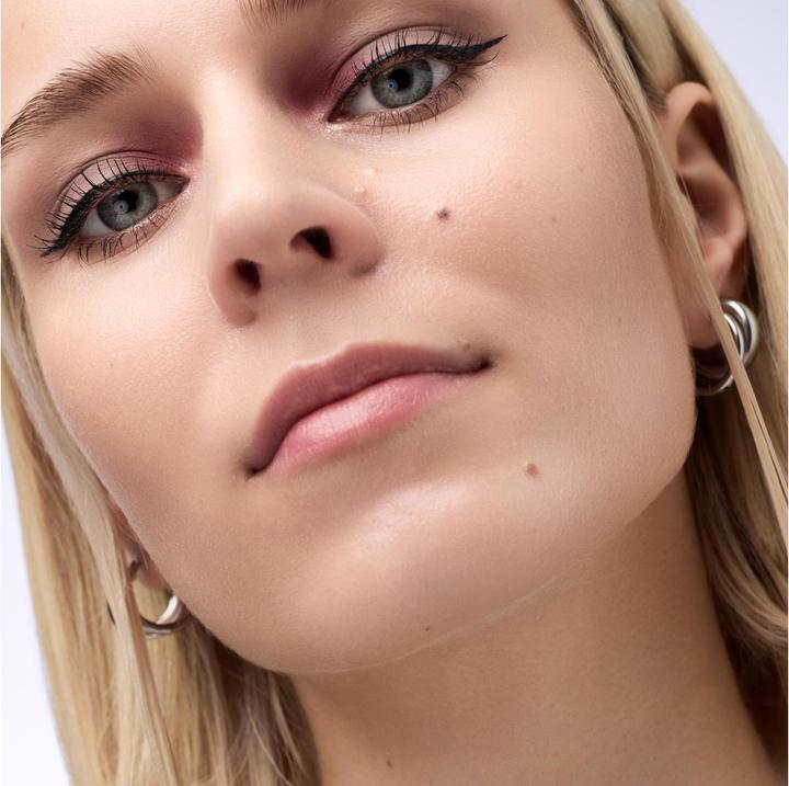Actual product image Catrice Tiny Treasures Eyeshadow Palette (020 Wild Berry)