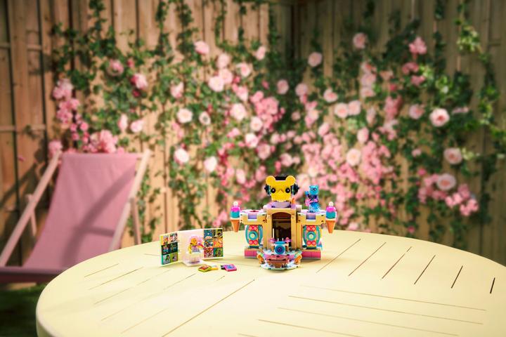 Actual product image LEGO Candy Castle Stage (43111, LEGO Vidiyo)