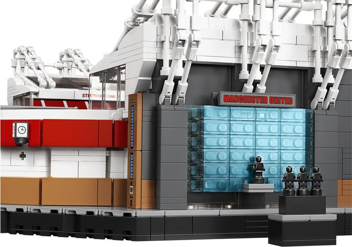 Actual product image LEGO Old Trafford - Manchester United (10272, LEGO Creator Expert, LEGO Rare Sets)