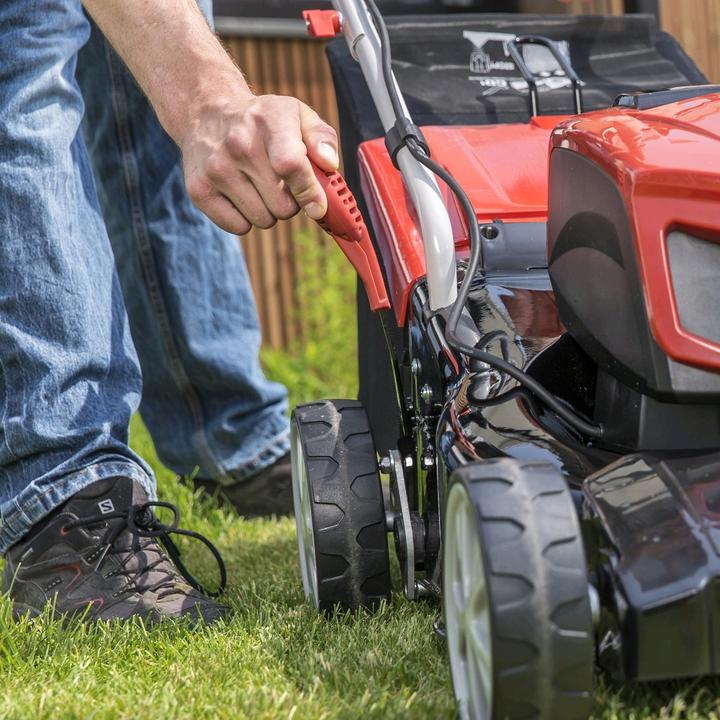 Produktbild AL-KO Akku-Rasenmäher 42.9 Li 36 V (Li-Ion Akku 40 V / 4 Ah, 42 cm Schnittbreite, Stahlblechgehäu... (Akkubetrieb)