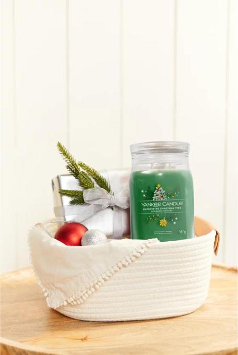 Actual product image Yankee Candle Shimmering Christmas Tree (567 g)