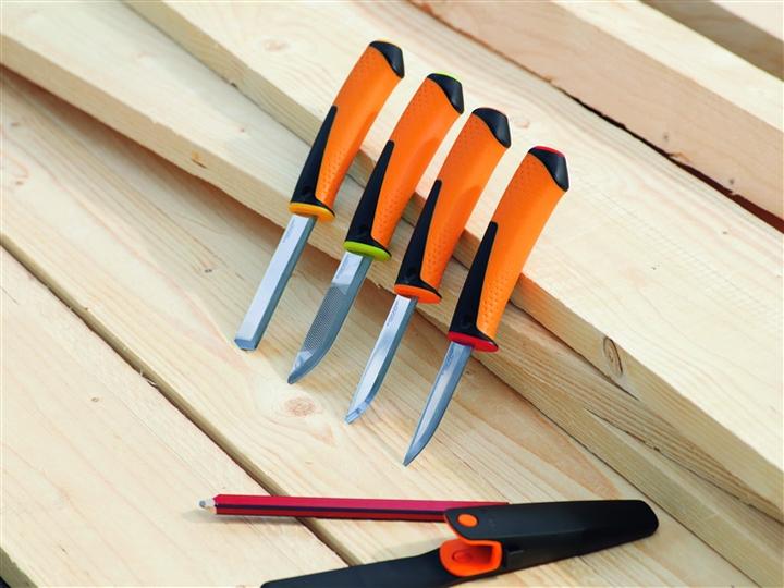Produktbild Fiskars Zimmermannsmesser inklusive Holster mit integriertem Messerschärfer, Gesamtlänge: 22,4 cm, S (27.80 cm)
