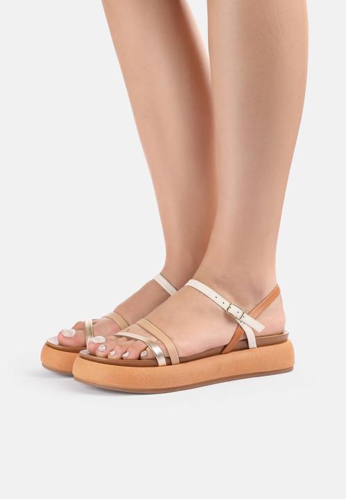 Inuovo Ein angesagter Eyecatcher ist diese bequeme und modische Plateausandalette von. Das Modell au (40)