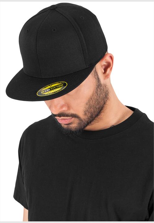 Actual product image Flexfit Premium 210 Fitted (S, M)