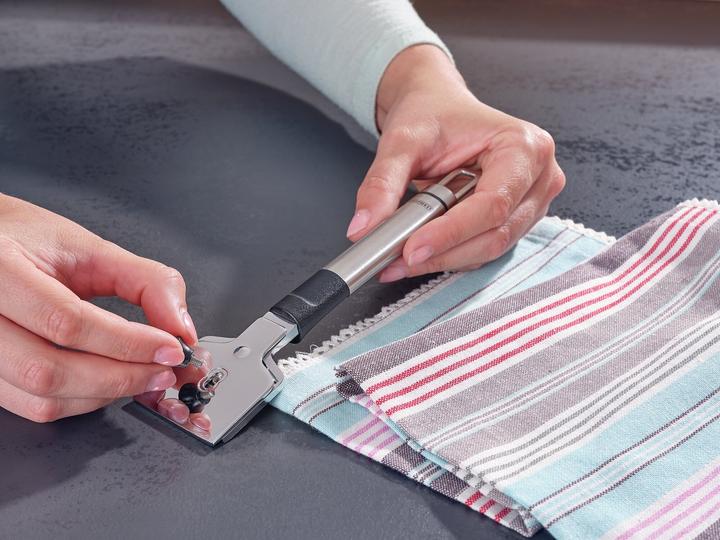 Actual product image Leifheit Hob scraper (1 pcs.)