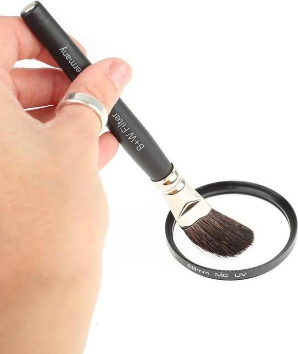 Actual product image B+W Professional brush with magnet 25mm