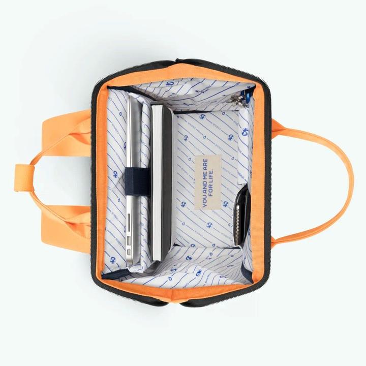 Actual product image Cabaia Omis Medium Size