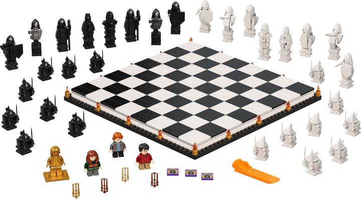 Actual product image LEGO Hogwarts Wizard Chess (76392, LEGO Harry Potter, LEGO Rare Sets)