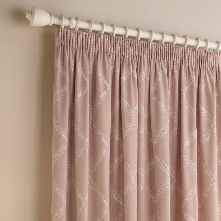 Actual product image Paoletti Pleated curtains Olivia (228 x 183 cm)