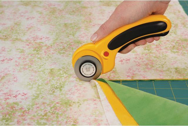 Immagine prodotto Olfa Taglia il tappetino con anelli e coltelli a segmenti