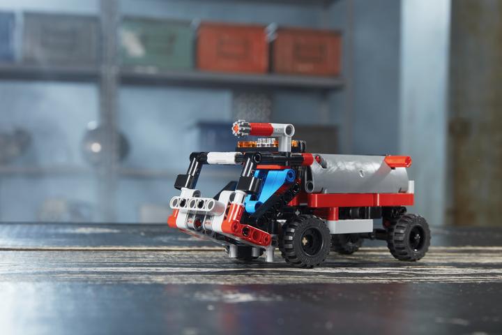 Actual product image LEGO Skip loader (42084, LEGO Technic)