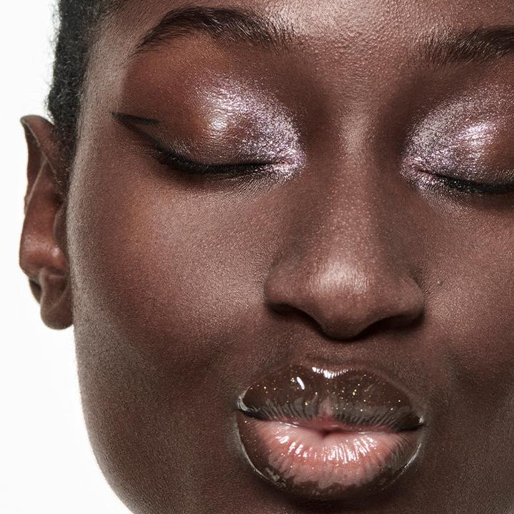 Actual product image Veralab Light Vertigo Multipurpose Illuminating Eyeshadow For Face, Eyes, And Lips - 03 Ros (03 Ros)