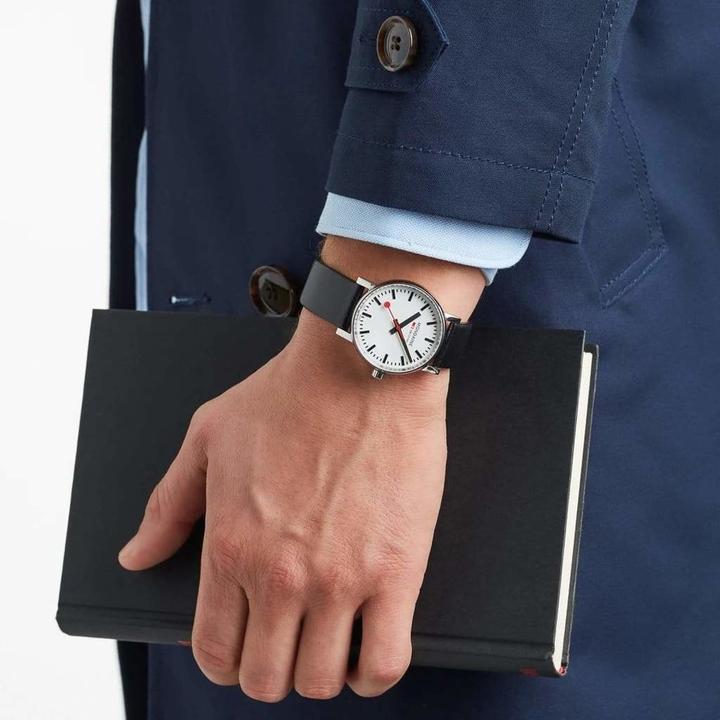 Actual product image Mondaine Evo2 (Analogue wristwatch, Swiss made, 35 mm)