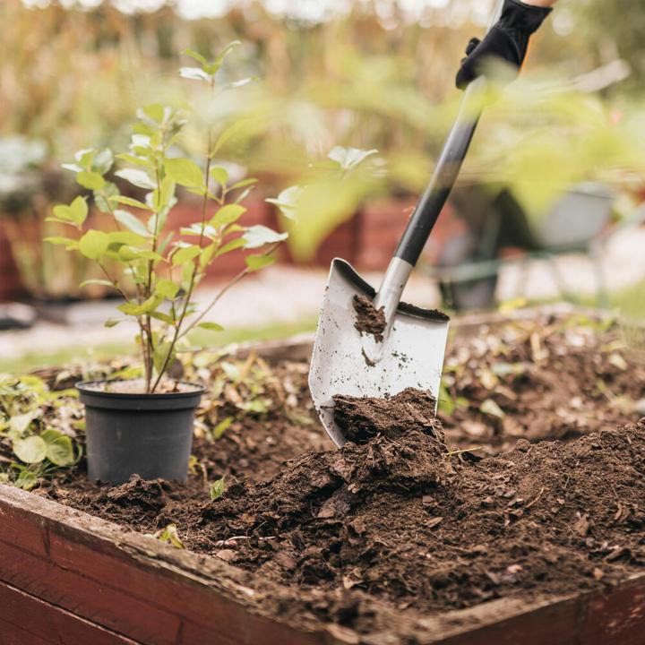 Actual product image Magni Ergonomic gardener's spade Fiskars pointed length 125 cm, D-handle