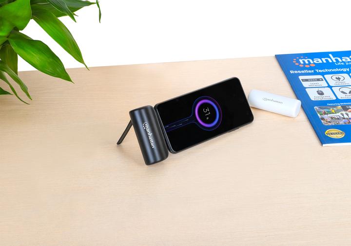 Productafbeelding Manhattan Powerbank 5000 mAh met geïntegreerde USB-C plug 10W voor gebruik als mobiele telefoonhouder met L (5000 mAh, 10 W, 10 Wh)