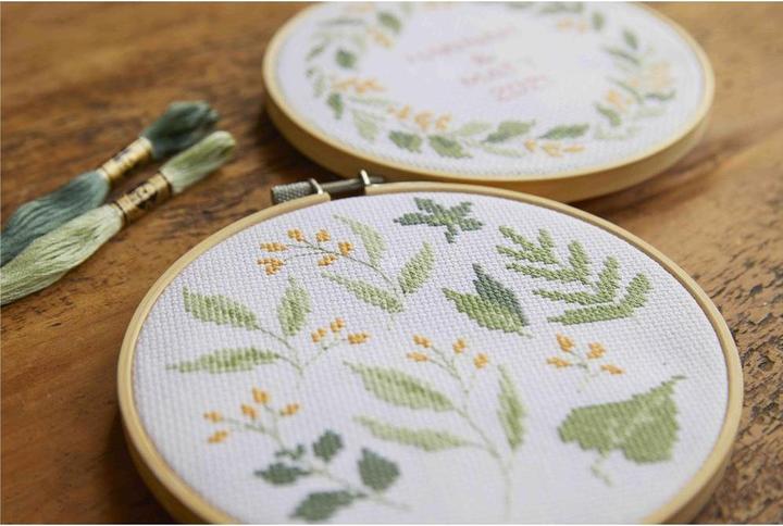 Actual product image DMC Embroidery Set Mindful Making Duo Flower Wreath, Ø 15.7 cm