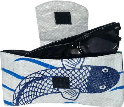 Immagine prodotto Bekos Upcycling - Brillenetui aus recycelten Fischfuttersäcke weiss