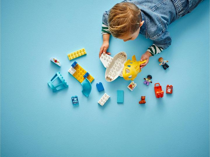 Produktbild LEGO Erster Besuch im Flughafen (10443)