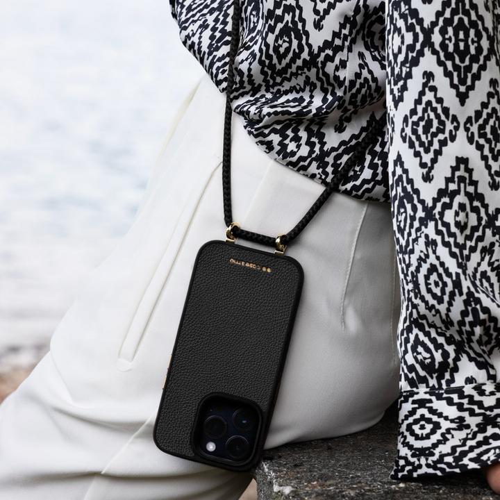 Actual product image Caseme Lola case with detachable shoulder strap (Apple iPhone 15 Pro Max)