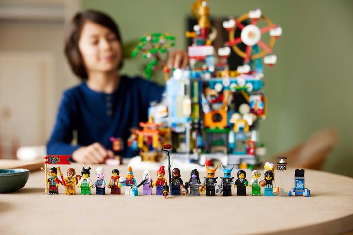 Actual product image LEGO 80054 5th anniversary of Megapolis City (80054, LEGO Monkie Kid)