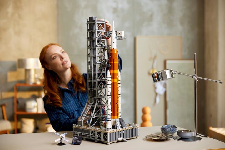 Produktbild LEGO NASA Artemis Startrampe (10341, LEGO Icons, LEGO Seltene Sets)