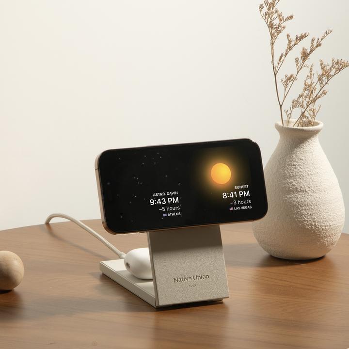 Actual product image Native Union Rise 2-In-1 Qi2 Wireless Charger Sandstone (15 W)
