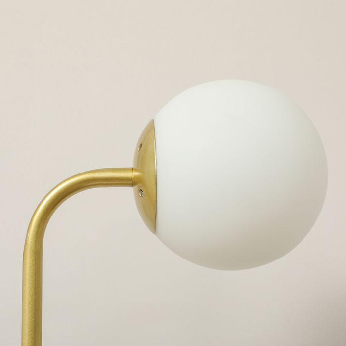 Actual product image Swisshandel24 Stehlampe mit 3 Lampenschirmen, 120W Leselampe, 1,65 m hoch Nachttischlampe (E27)