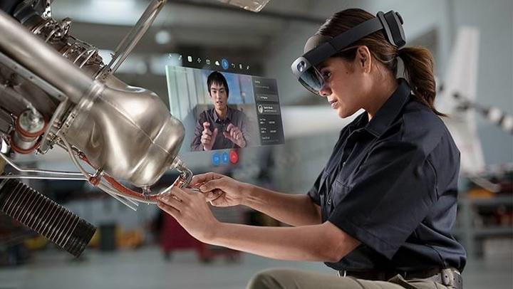 Actual product image Microsoft HoloLens 2 (device only)