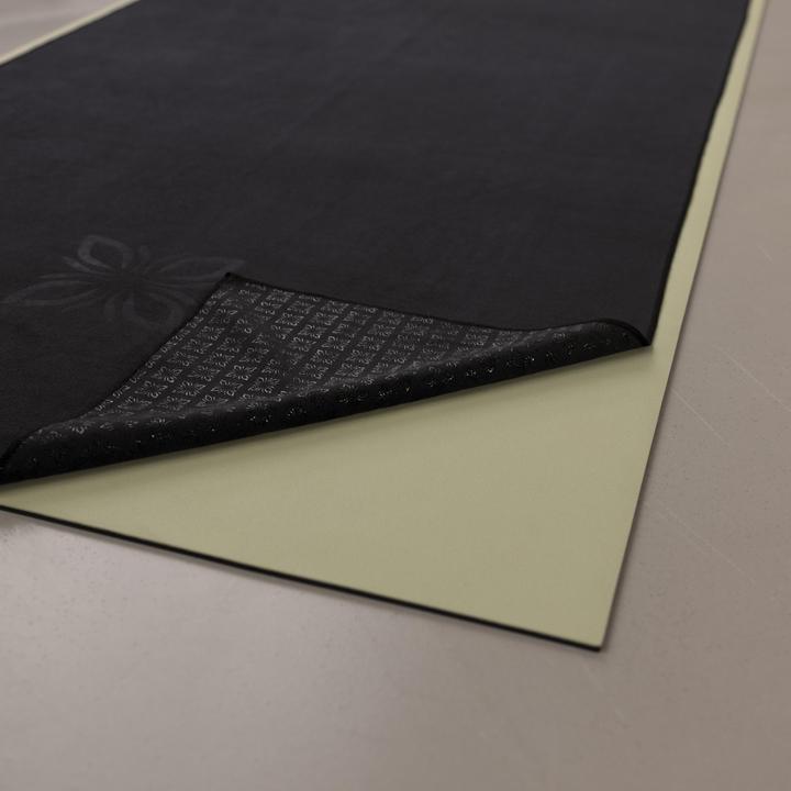 Actual product image Omnana STAYMAT Yogahandtuch