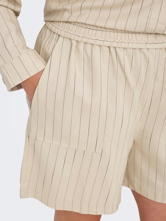 Image du produit Only CARMONICA Mittlere Taille Locker geschnitten Chino Shorts Chino Shorts (M)