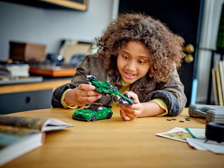 Produktbild LEGO Aston Martin Safety Car & AMR23 (76925, LEGO Speed Champions)