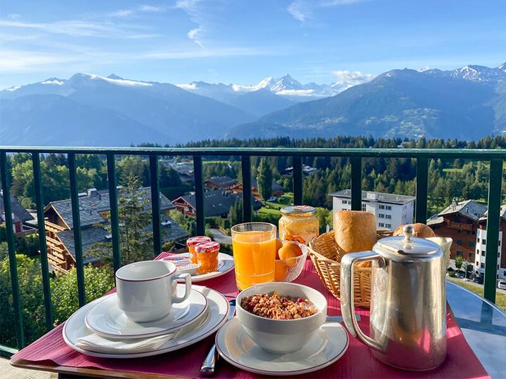 Produktbild Smartbox Magischer 2-tägiger Ausflug in die Berge mit Abendessen im 3-Sterne-Hotel Splendide in Crans-Montana (2 Pers.)