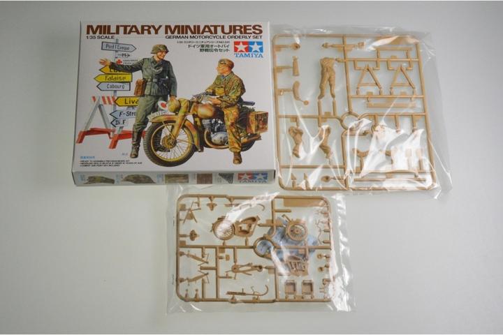 Image du produit Tamiya 1:35 Kit diorama moto avec balisage(2)