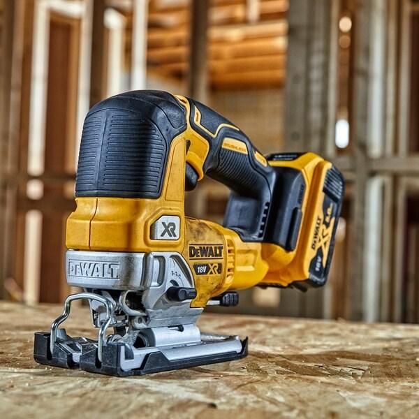Actual product image DeWalt DCS334N-XJ