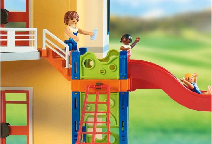 Actual product image Playmobil Pool party with slide (70987, Playmobil City Life)