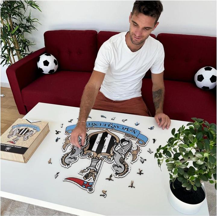 Actual product image Iconic Newcastle United FC - Logo - Wooden Puzzle Size S (150 pieces) (150 pieces)