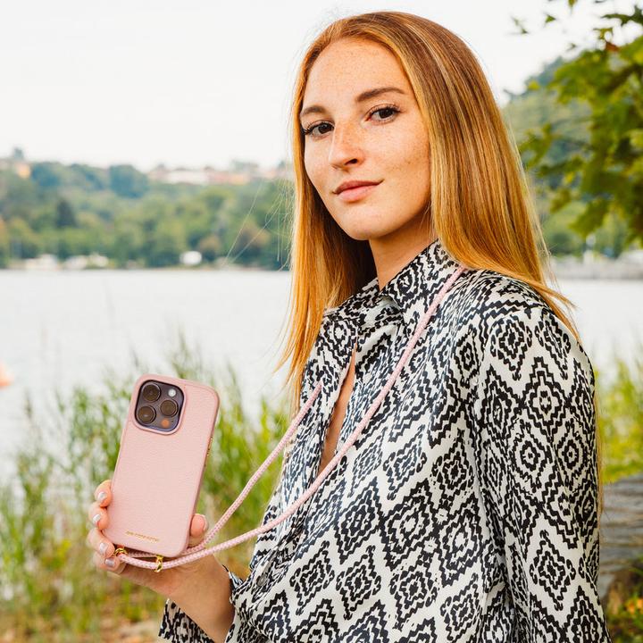 Produktbild Caseme Lola Case Cover mit abnehmbarem Umhängeriemen für iPhone 15 Pro (Apple iPhone 15 Pro)