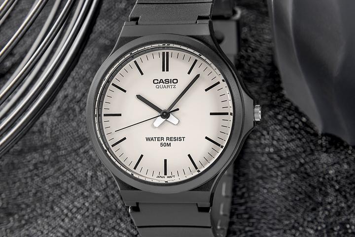 Produktbild Casio Collection - MW-240-7E (Analoguhr, 43 mm)