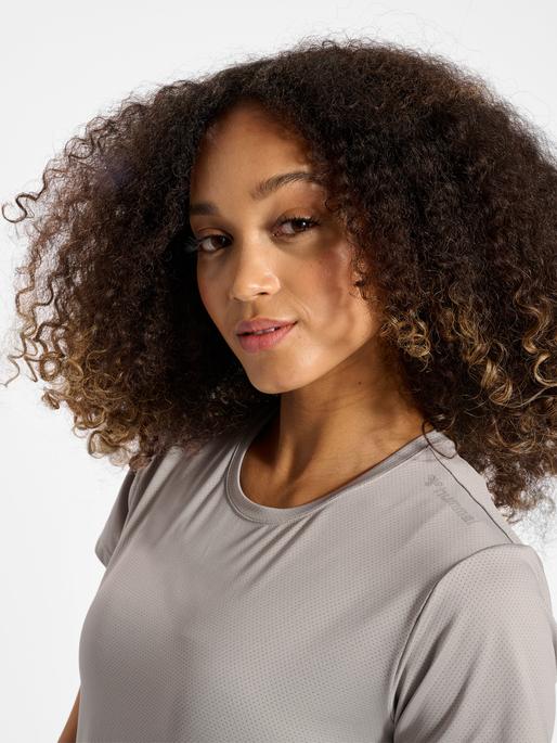 Actual product image hummel hmlMT AURA MESH T-SHIRT (S)