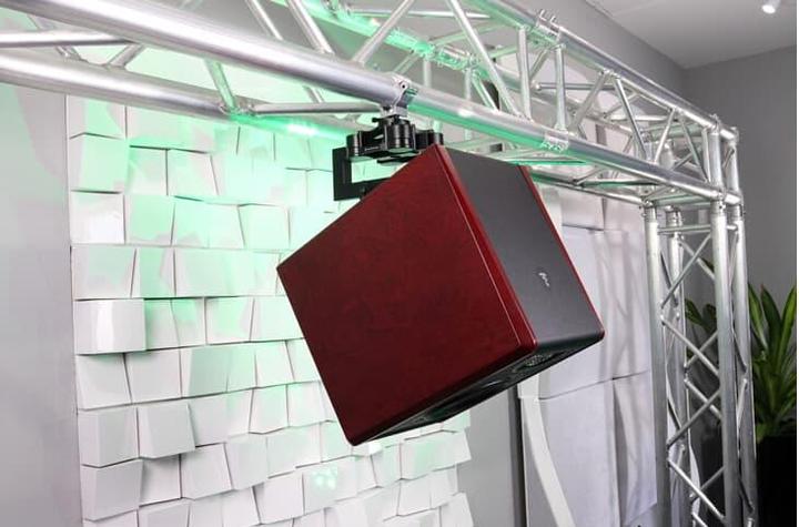 Actual product image Isoacoustics V120 C-Bracket