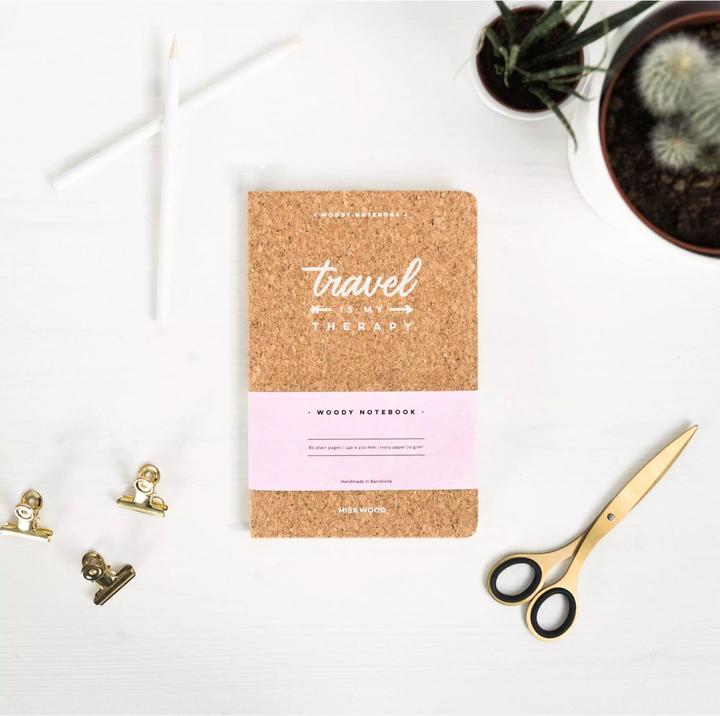 Produktbild Miss wood Woody Notebook Cork - A5 - Travel is my Therapy (A5, Blanko, Harter Einband)
