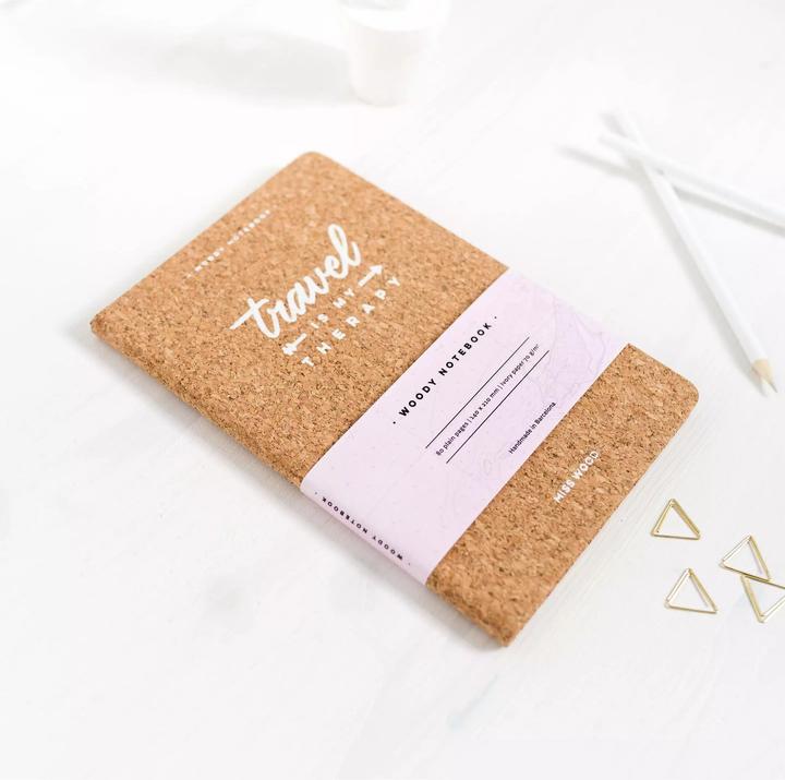 Produktbild Miss wood Woody Notebook Cork - A5 - Travel is my Therapy (A5, Blanko, Harter Einband)