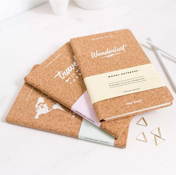 Produktbild Miss wood Woody Notebook Cork - A5 - Travel is my Therapy (A5, Blanko, Harter Einband)