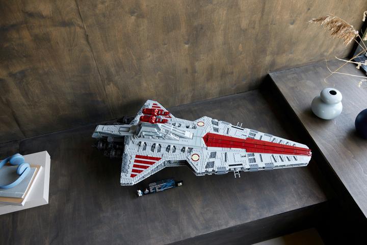 Immagine prodotto LEGO Incrociatore d’attacco della Repubblica classe Venator (75367, LEGO Star Wars, Set LEGO rari)